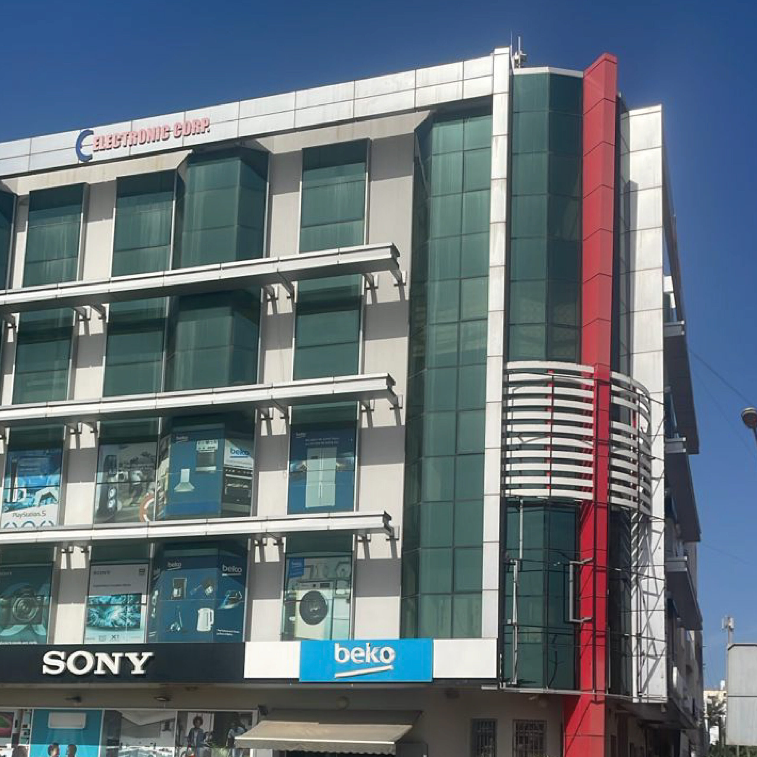 Sacré Coeur 3, Rond point JVC